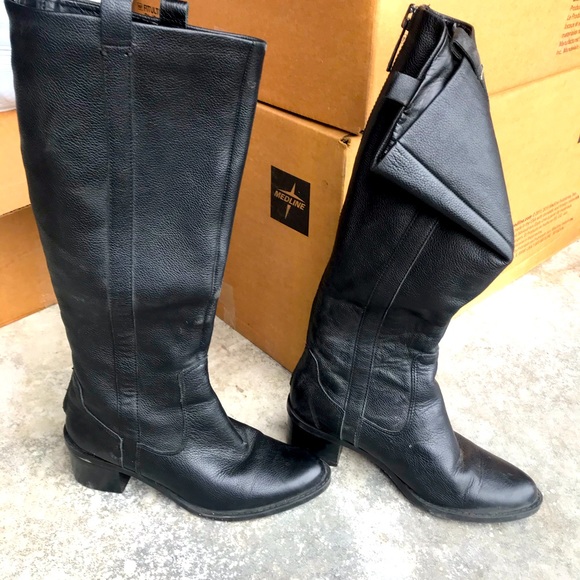 Calvin Klein Leather Boots - Picture 1 of 2